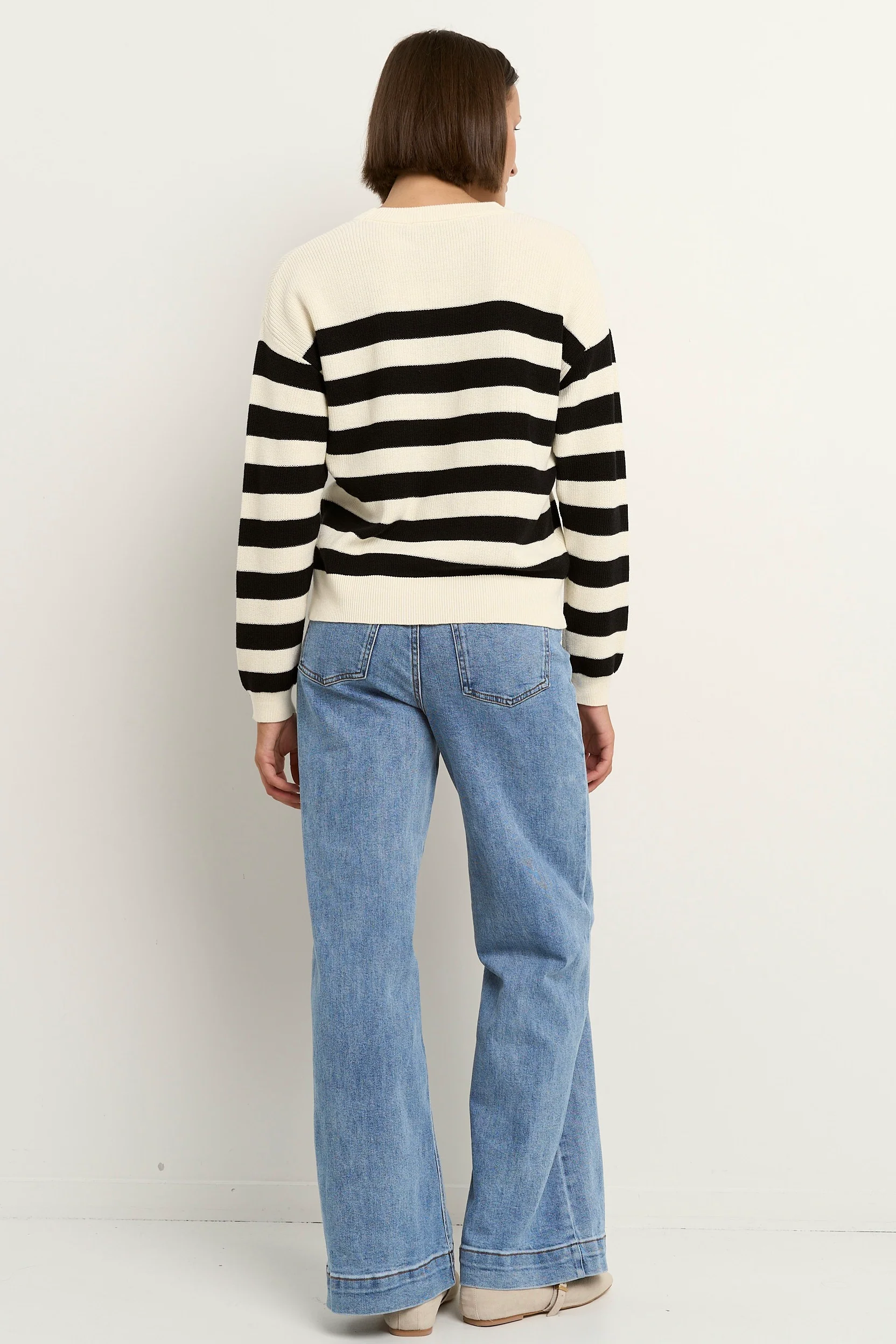 Adjacent Black Stripe Relaxed Knit Jumper - Image 4