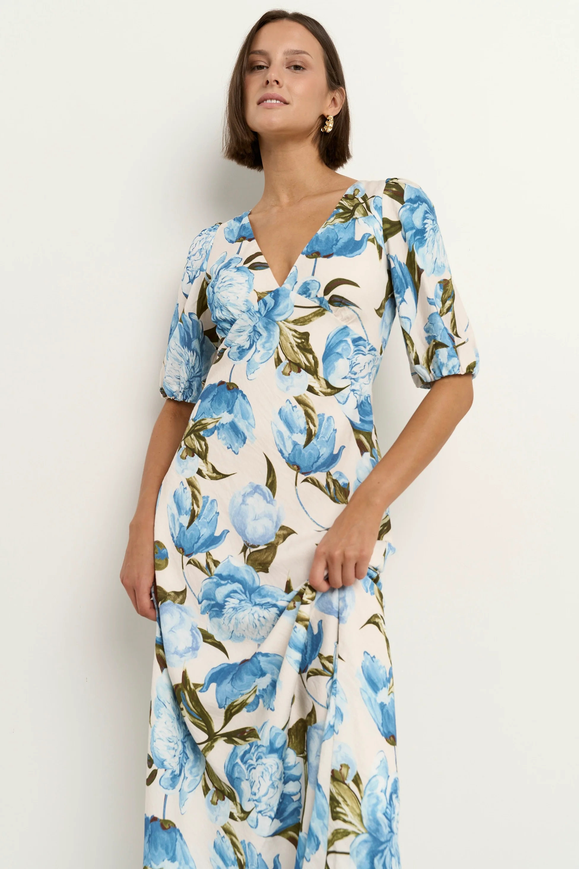 Amora Blue Vintage Floral SS Bias Midi Dress - Image 3