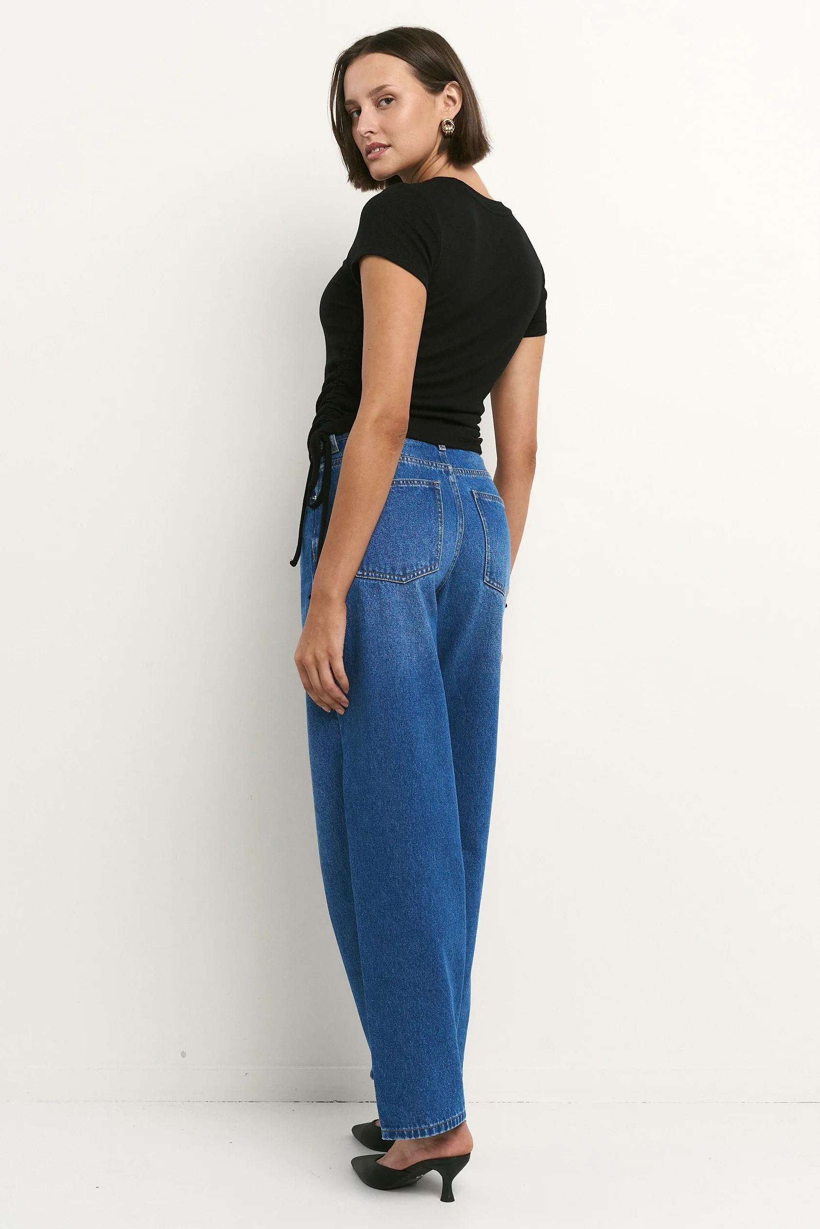 Berlin Signature Blue Mid Barrel Leg Jean - Image 6