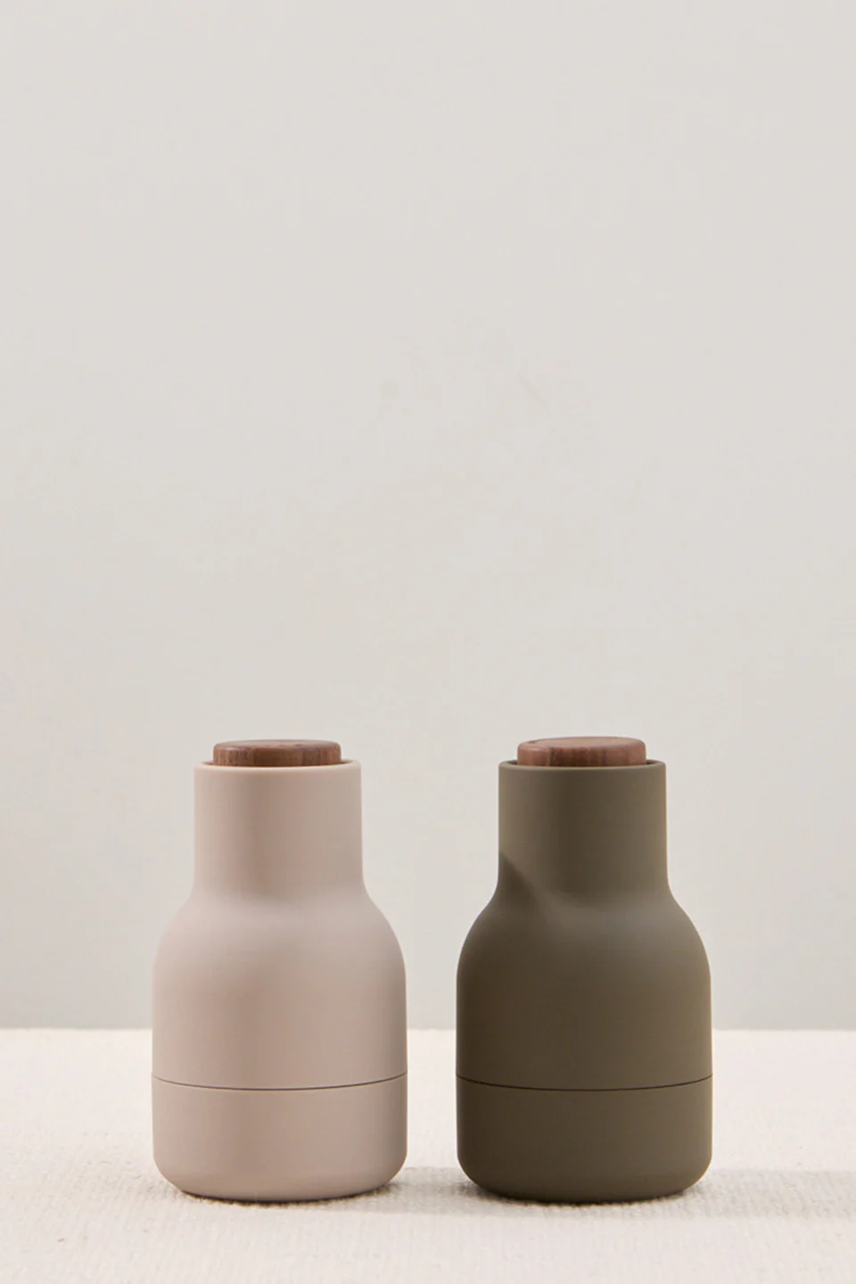 Bottle Grinder Hunting Green Beige with Walnut Lid 11.5cm 2 pack - Image 2