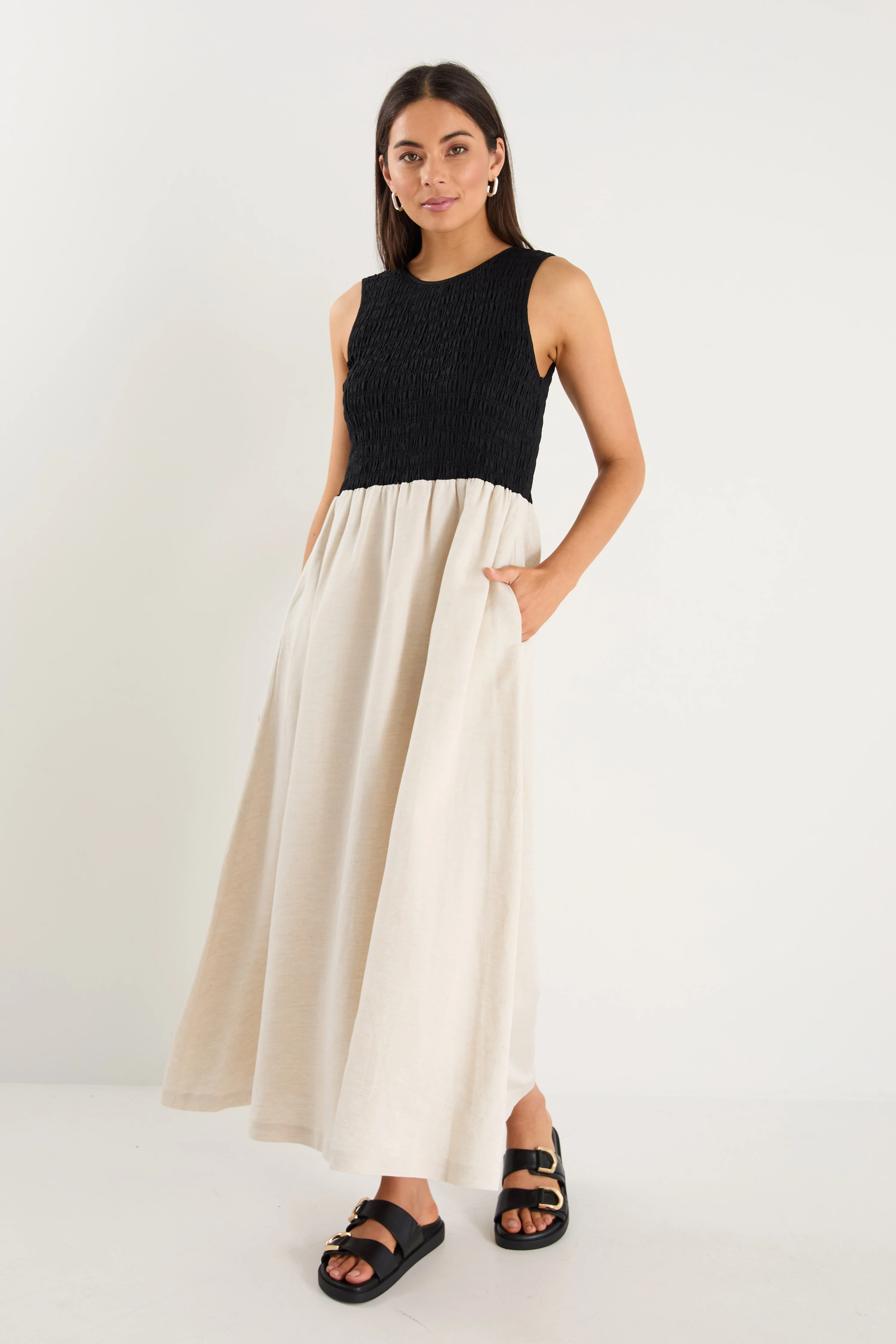 Bryar Black Natural Linen Blend SS Shirred Bodice Midi Dress - Image 2
