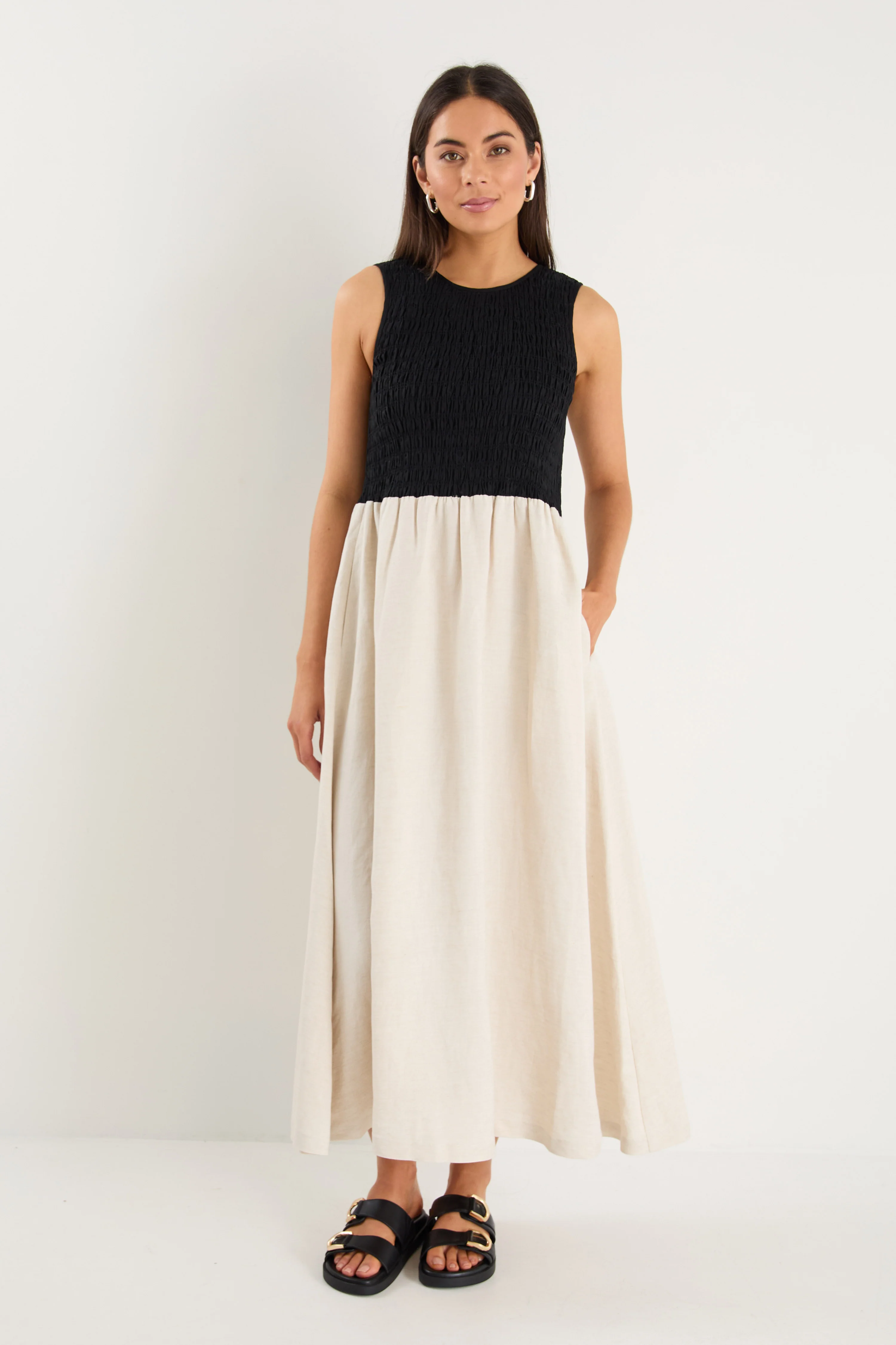 Bryar Black Natural Linen Blend SS Shirred Bodice Midi Dress - Image 4