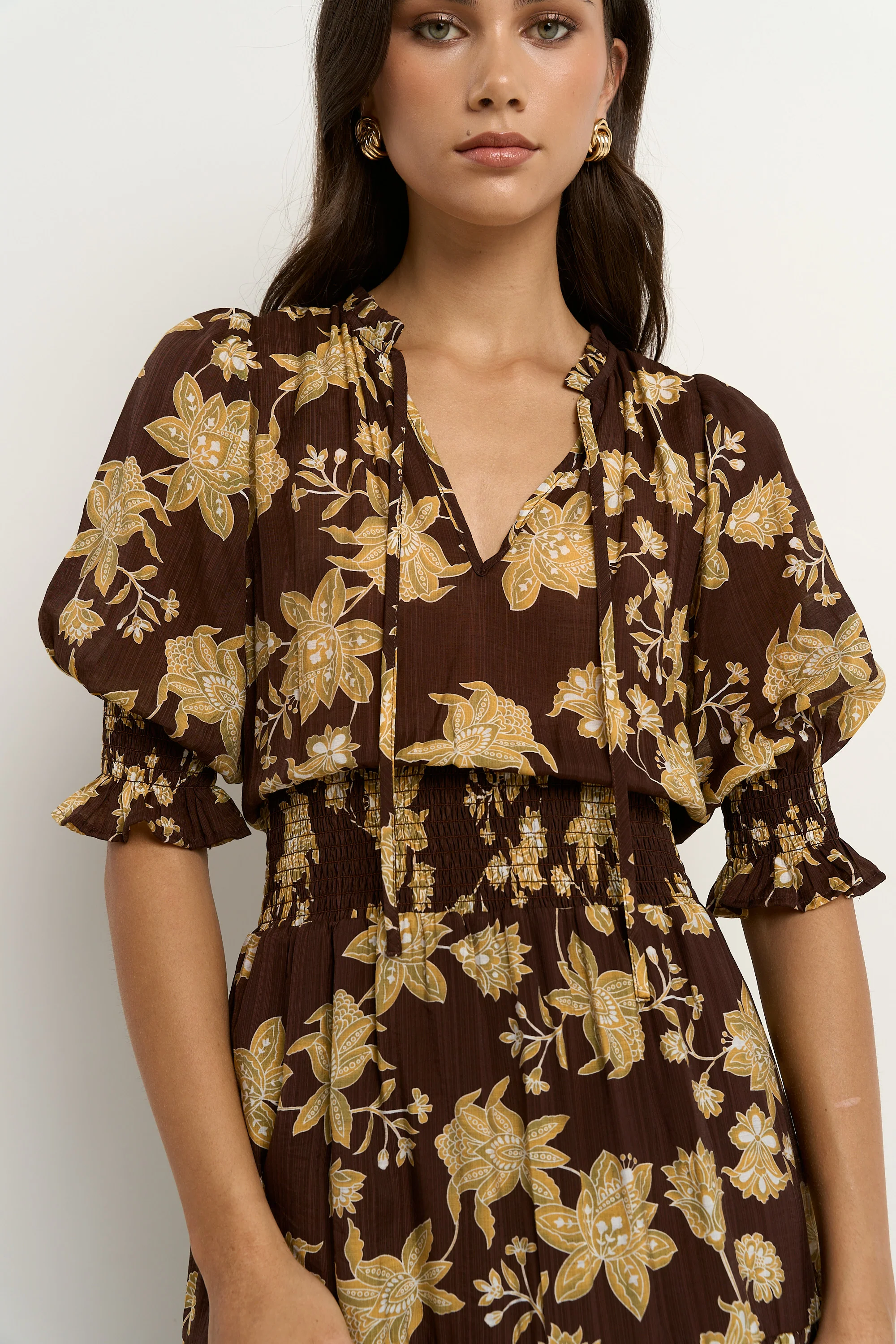 Charlie Chocolate Khaki Floral SS V Neck Tiered Midi Dress - Image 3
