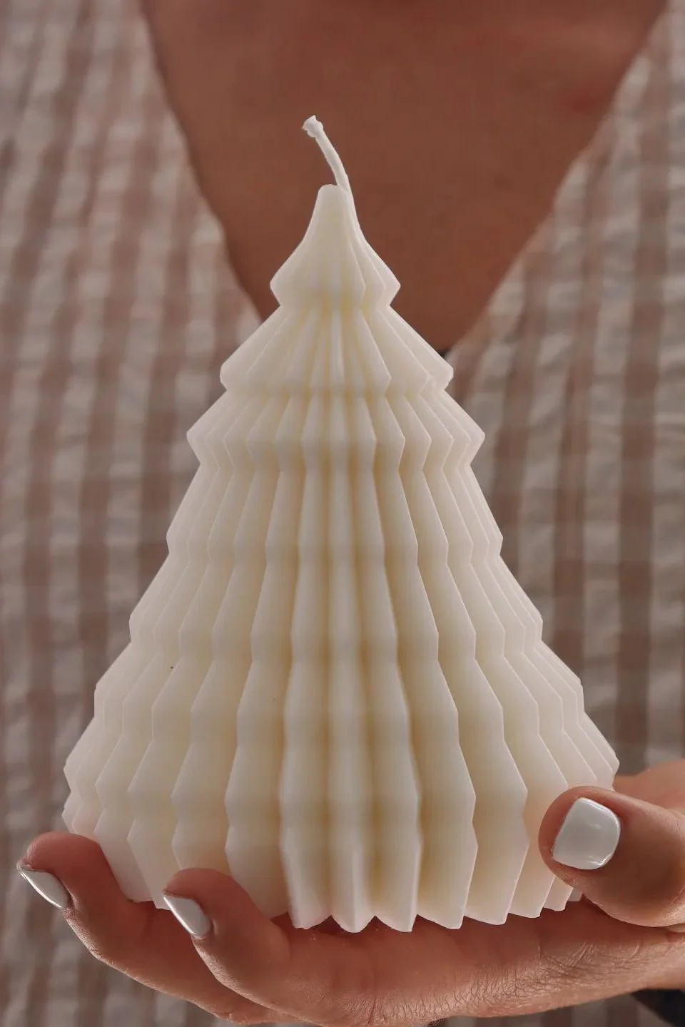 Christmas Tree White Frankinscence and Ginger Decorative Candle - Image 2