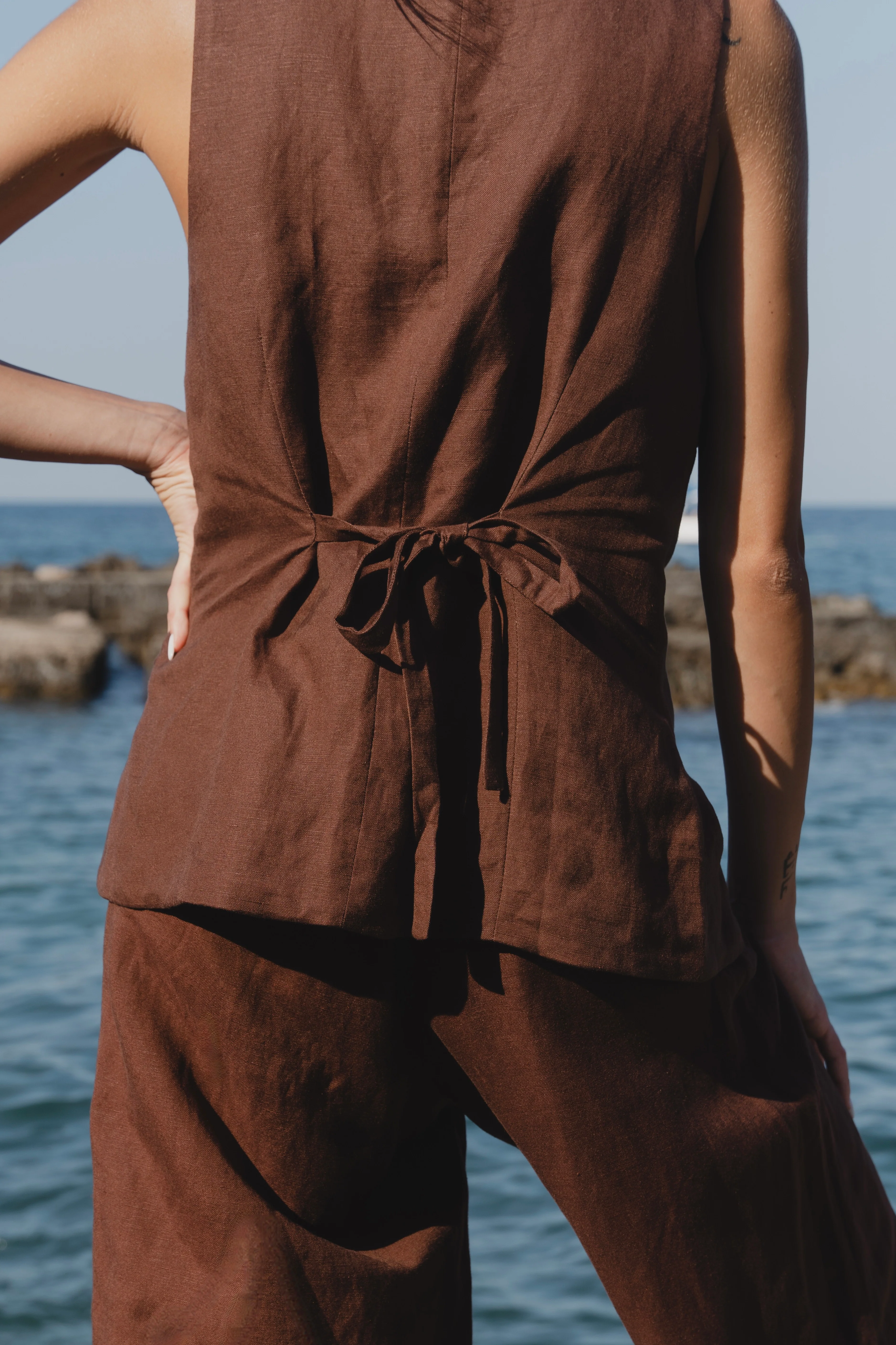 Coastal Chocolate Linen Longline Crew Vest - Image 4