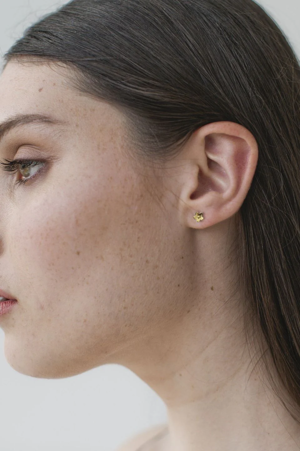 Daisy Day Silver Studs - Image 2