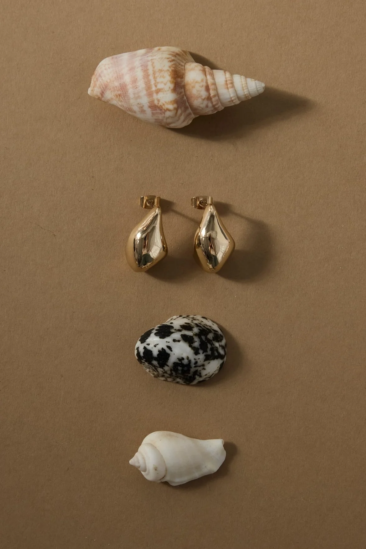 Diamond Gold Teardrop Stud Earring - Image 3