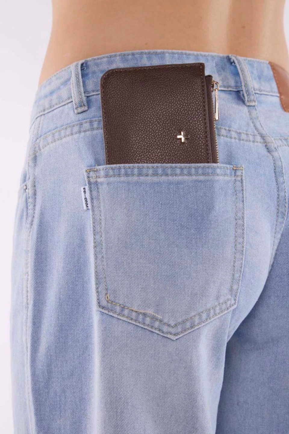 Fitz Chocolate Pebble Vegan Leather Card Holder - Image 2