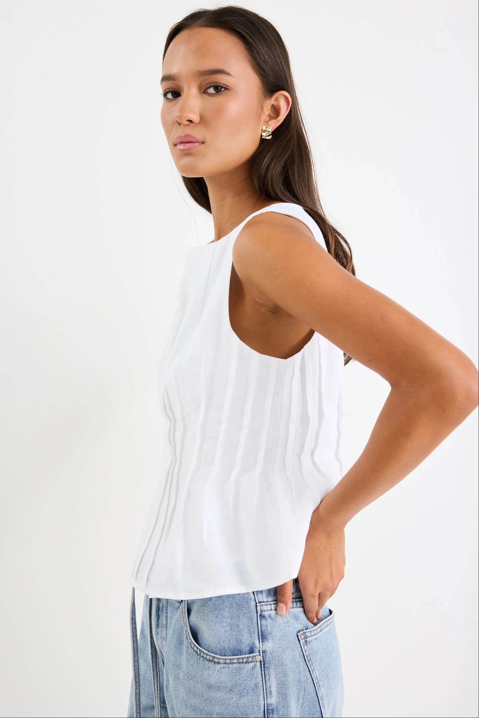 Inspiration Ivory Linen Pintuck Front Boatneck Top - Image 4