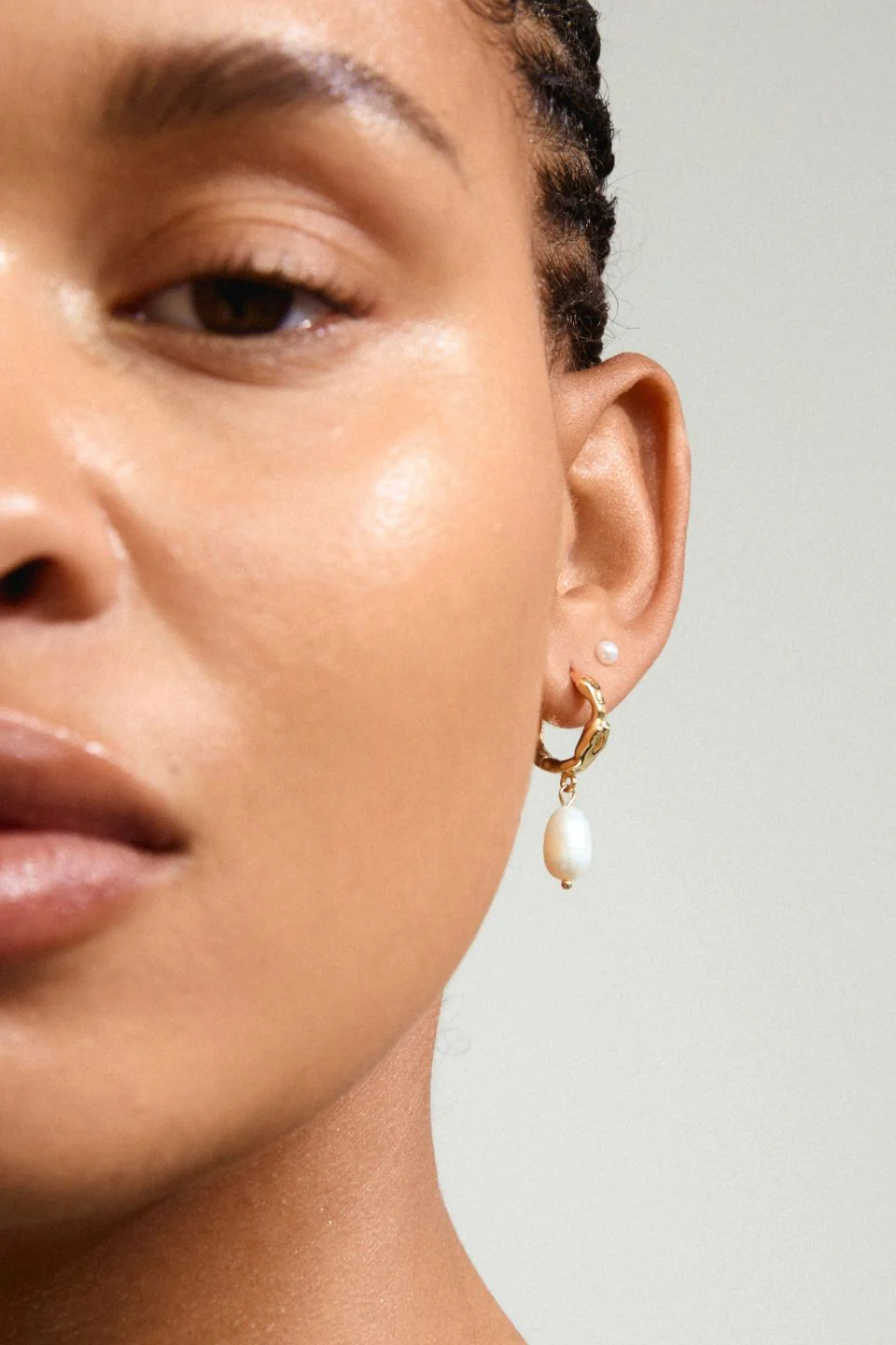 Jonne Pearl Gold Plated set 2 Earrings - Image 2