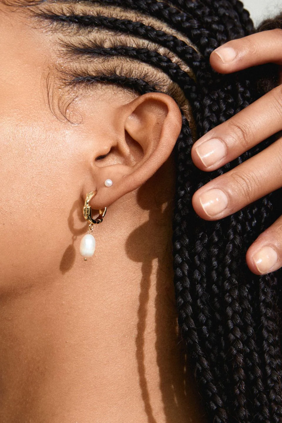 Jonne Pearl Gold Plated set 2 Earrings - Image 3
