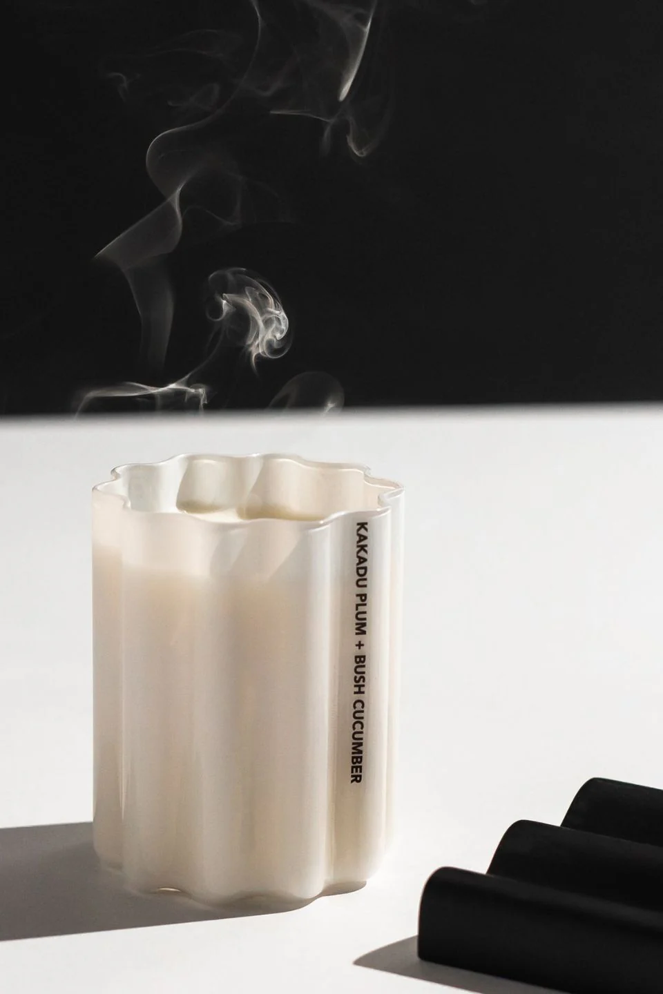 Kakadu Plum + Bush Cucumber White 300g 70hr Wave Candle - Image 2