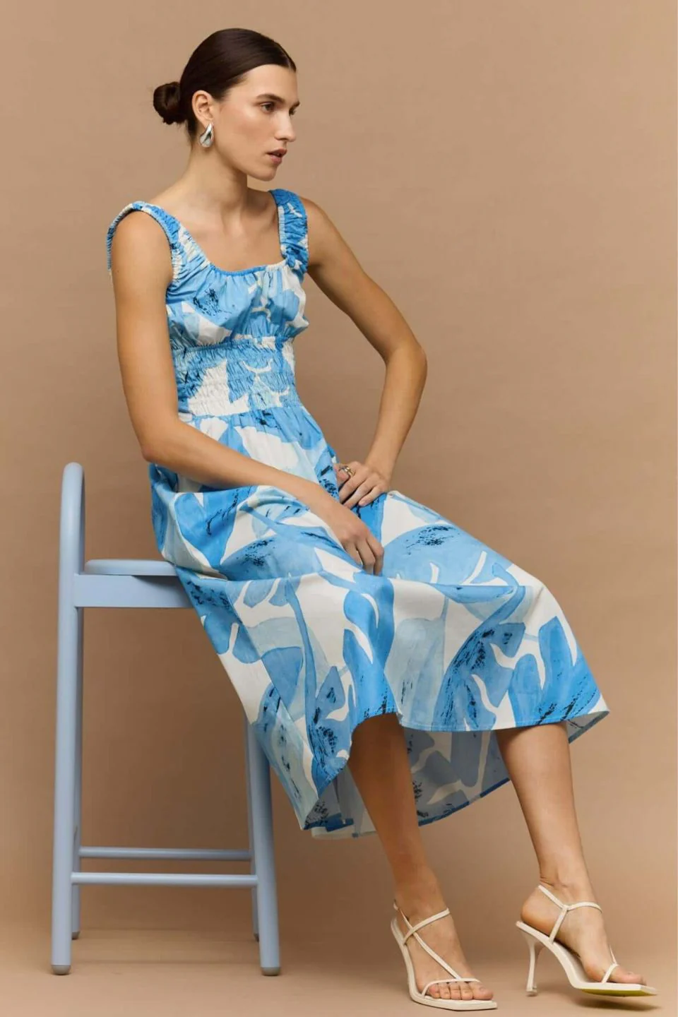 Leilani Blue Leaf Shirred Waist Sleeveless Midi Dress - Image 3