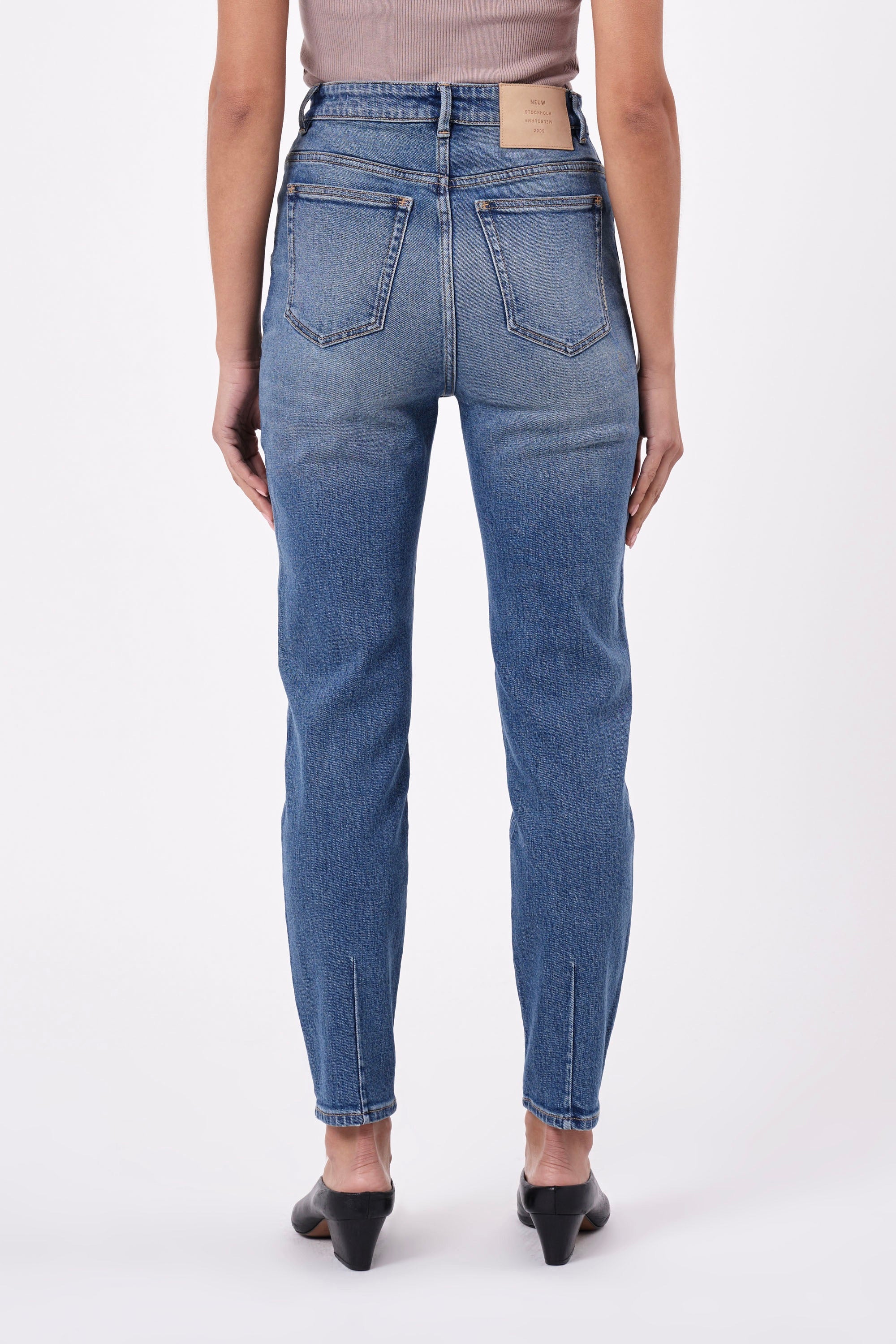 Lola Plato Denim Mom Jean - Image 4