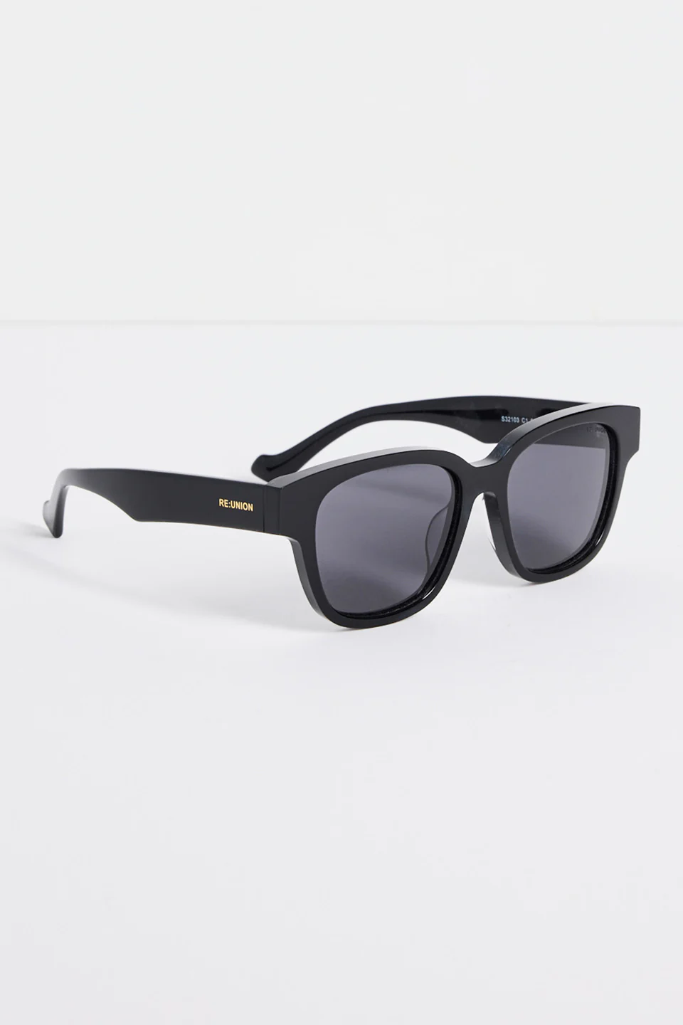 London Black Classic Round Sunglasses - Image 2
