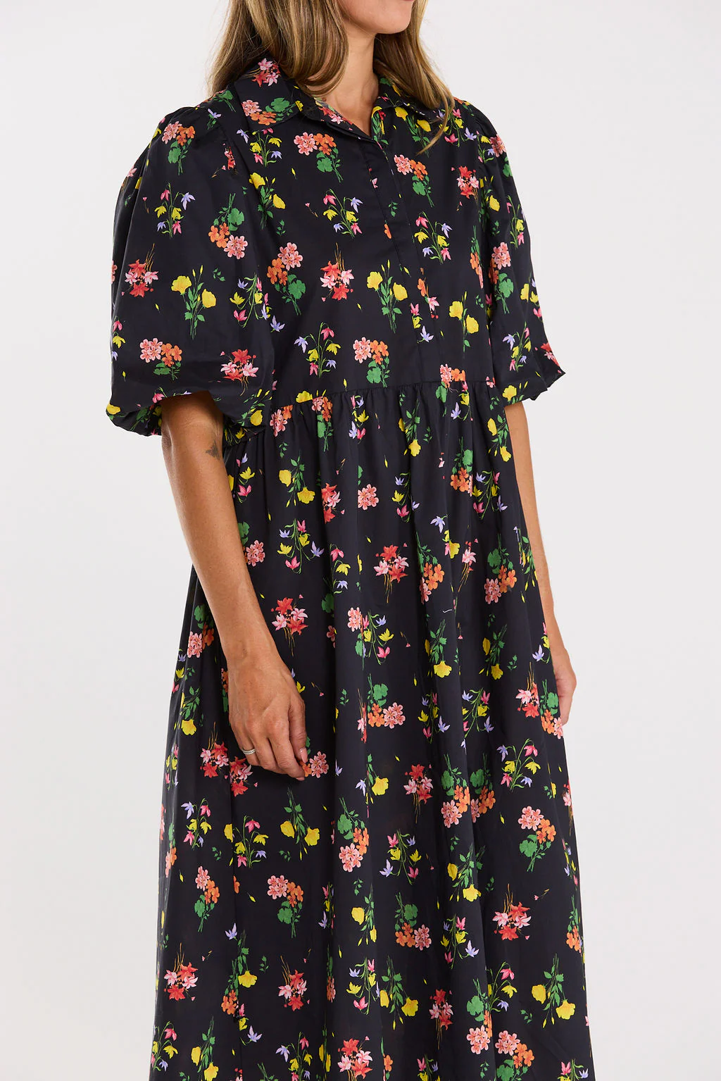 Lucina Vivid Noir Floral Puff Sleeve Midi Dress - Image 2