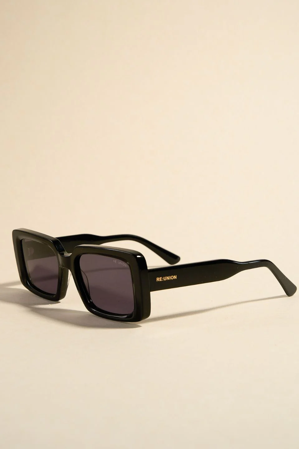 Manhattan Black Square Sunglasses - Image 4