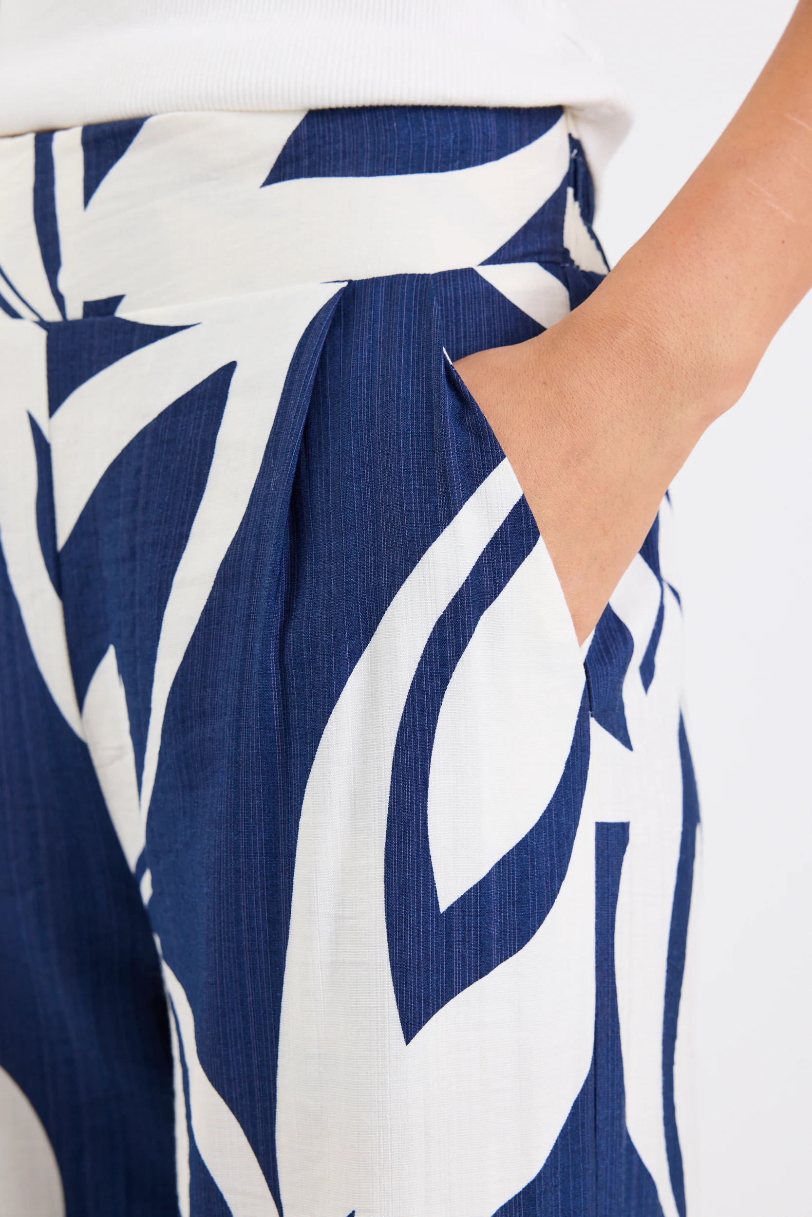 Metropolitan Navy Cutout Print Wide Leg Pants - Image 3
