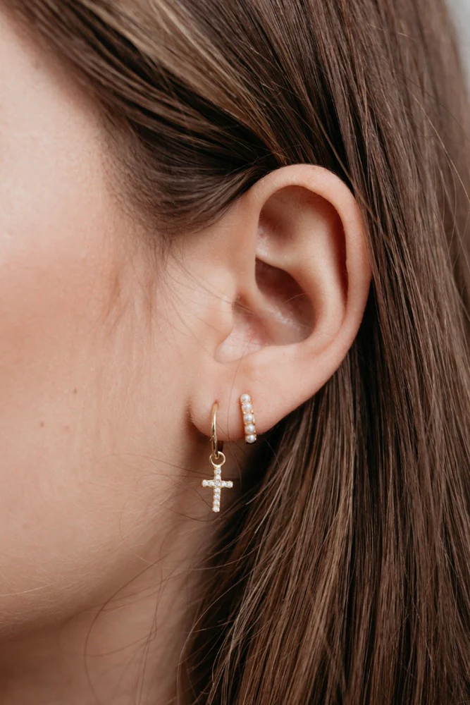 Mini Pearl Huggies Earrings Gold - Image 2