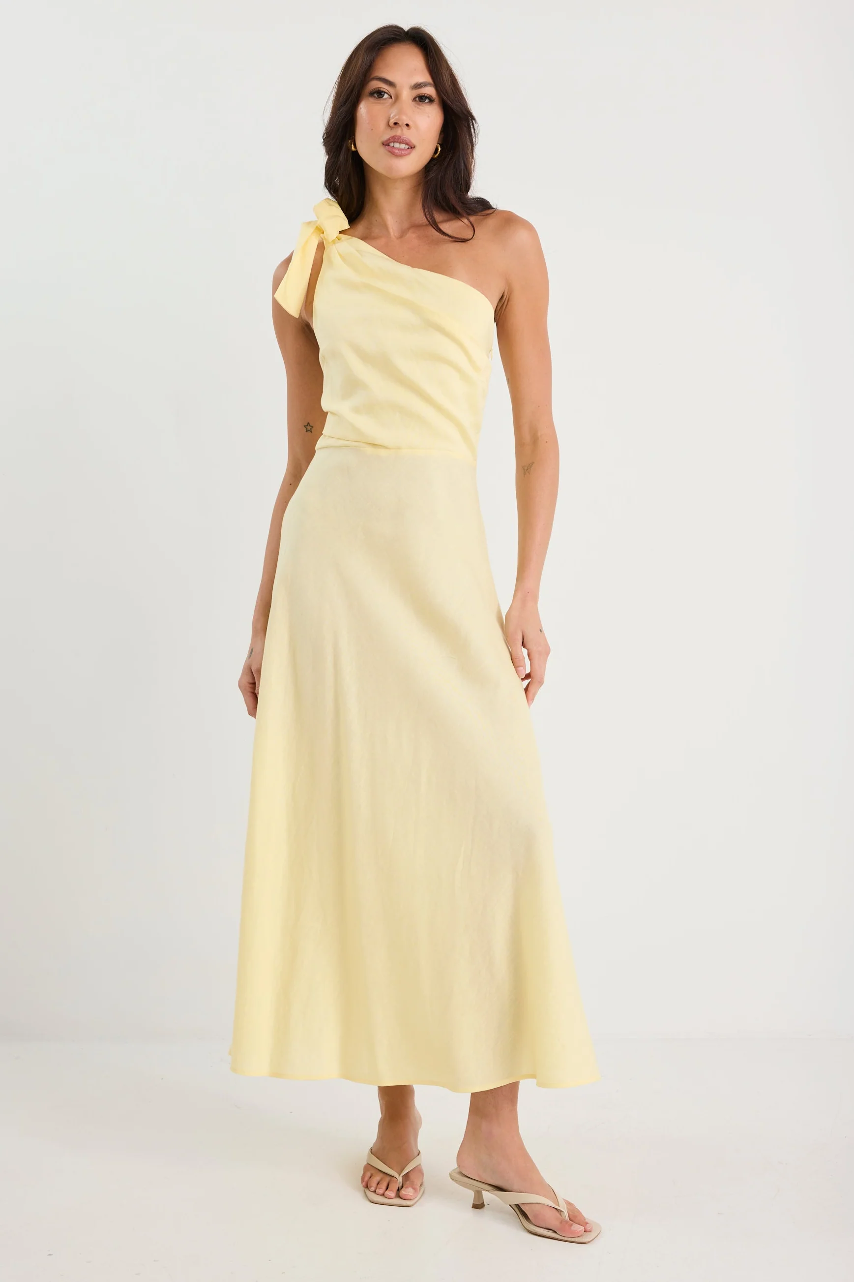Mirror Butter Yellow Linen Blend One Shoulder Bow Midi Dress - Image 2
