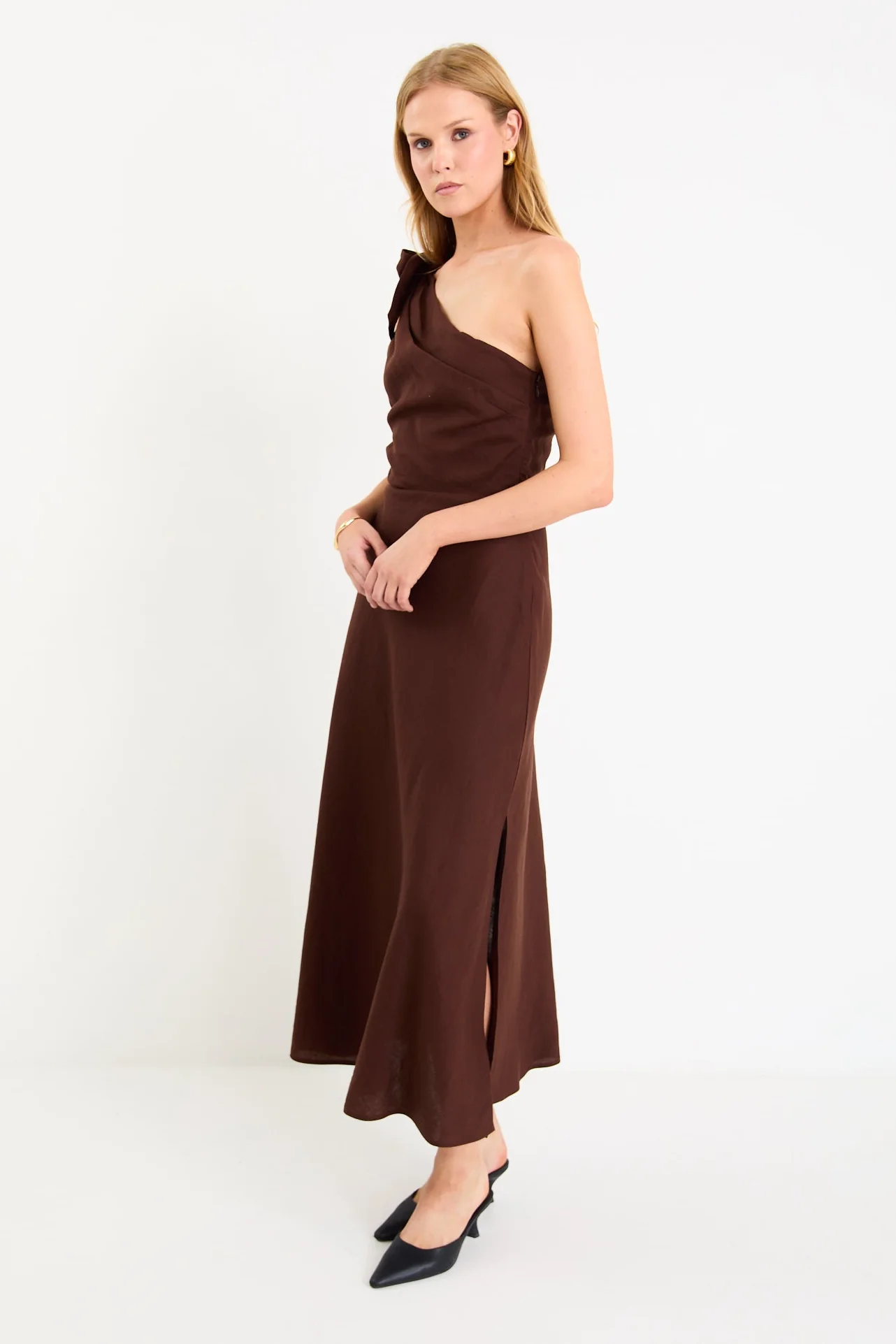 Mirror Chocolate Linen Blend One Shoulder Bow Midi Dress - Image 2