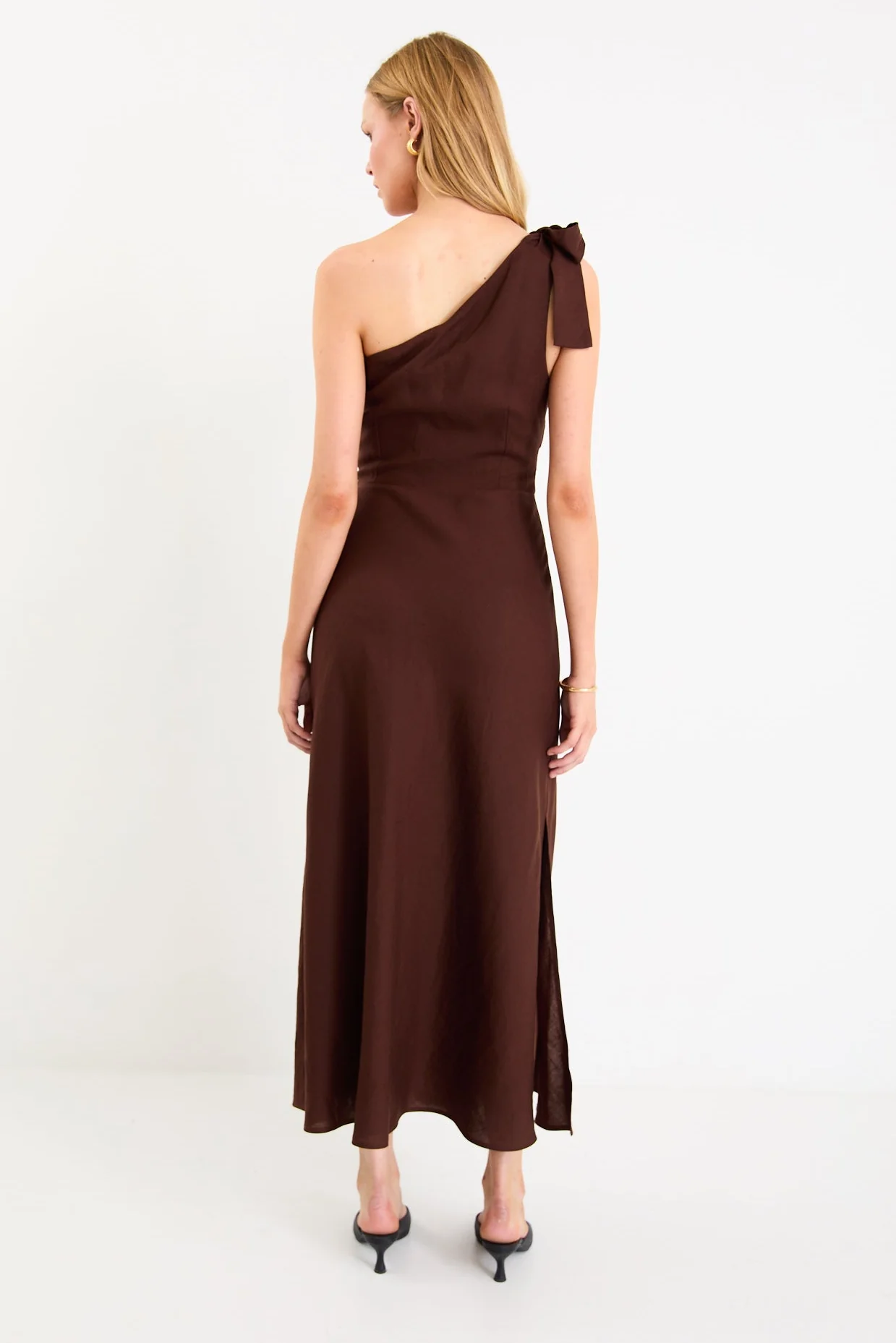 Mirror Chocolate Linen Blend One Shoulder Bow Midi Dress - Image 4