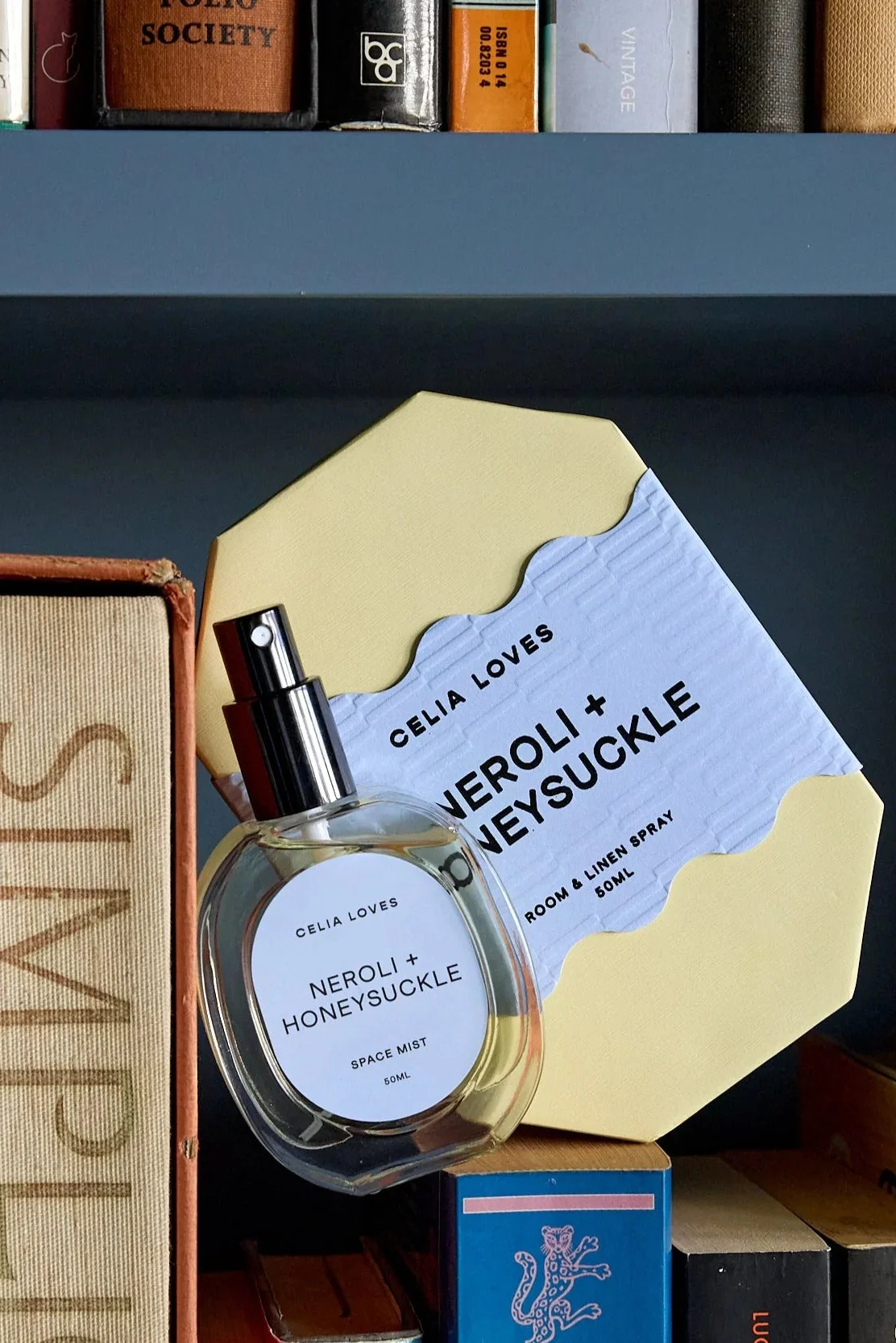 Neroli & Honeysuckle 50ml Room + Linen Spray - Image 2