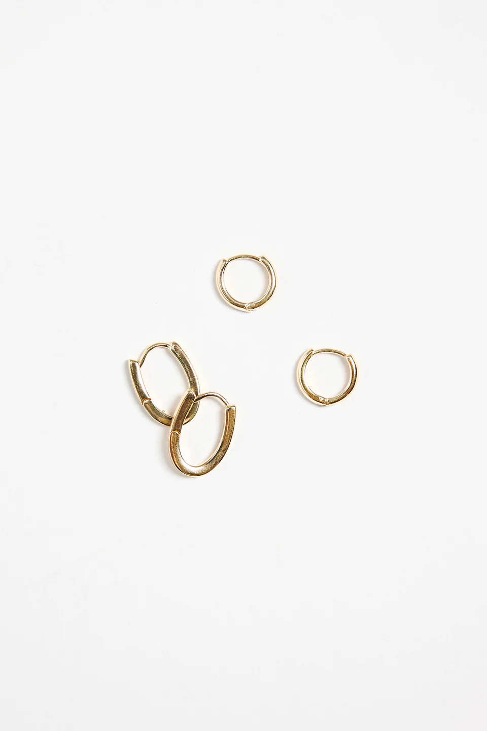 Oblong Hoop Huggie Set Gold Earrings - Image 3