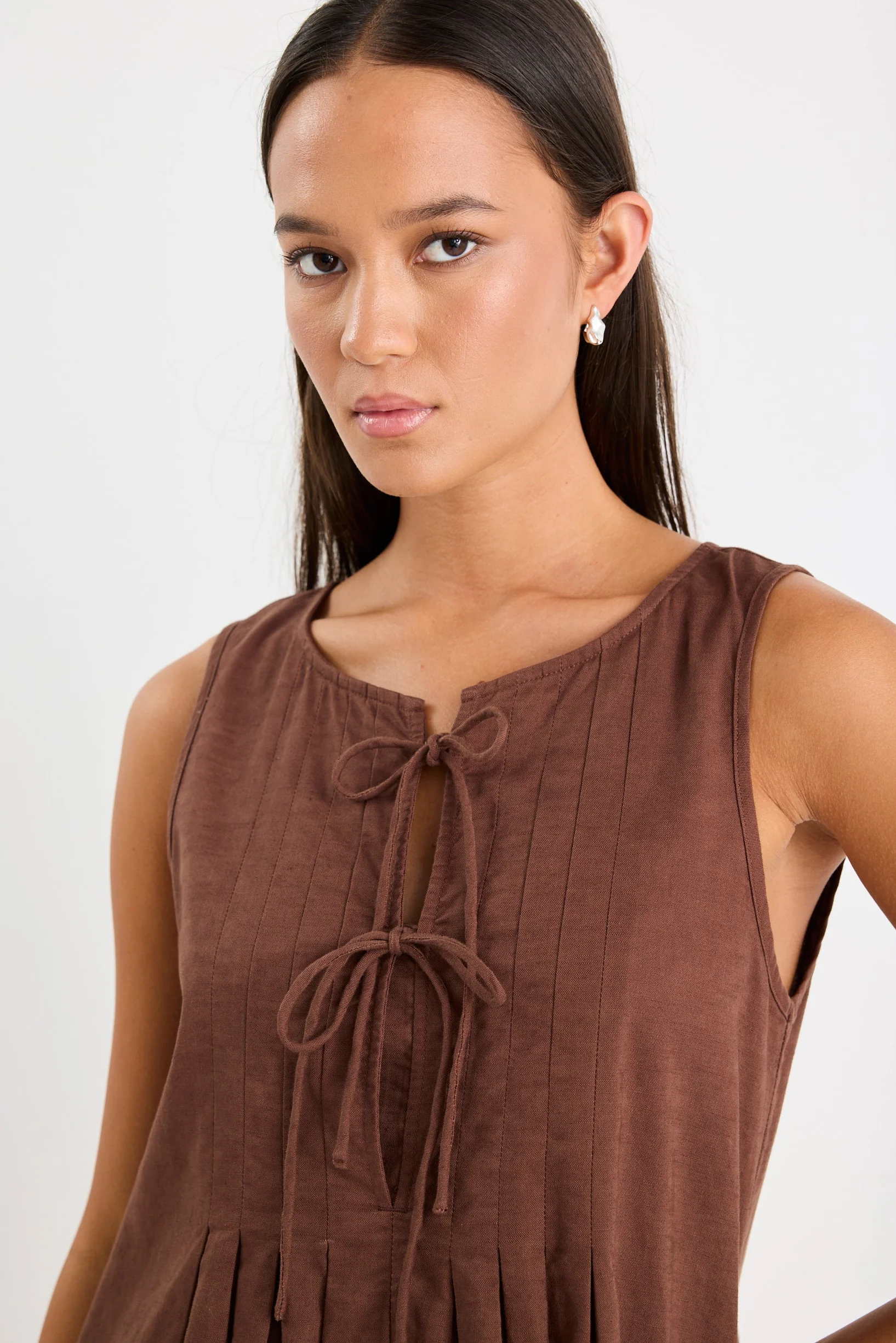 Omega Chocolate Sleeveless Pleated Mini Dress - Image 4