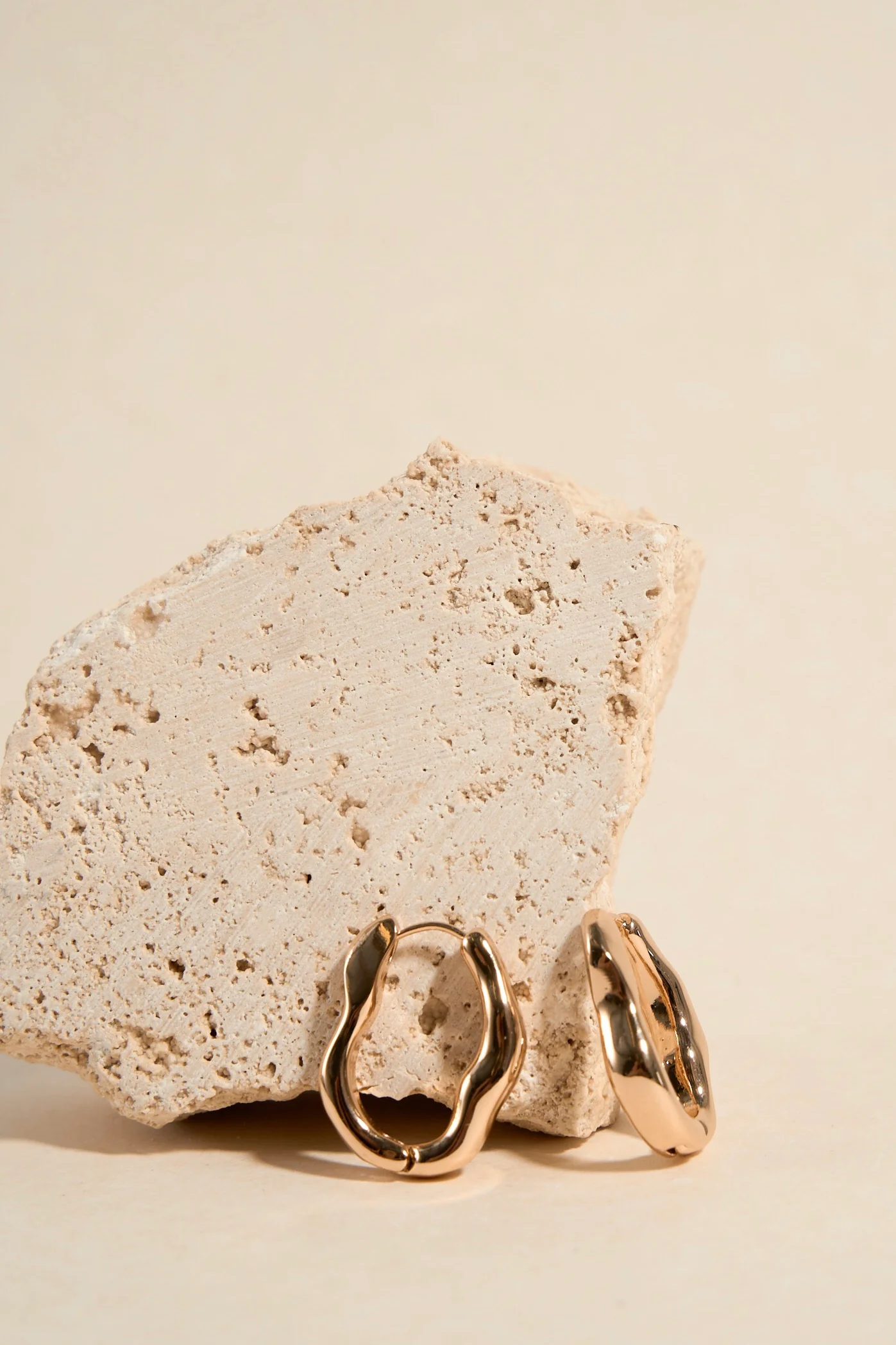 Oval Wavy EOL Chunky Gold Hoop Earrings