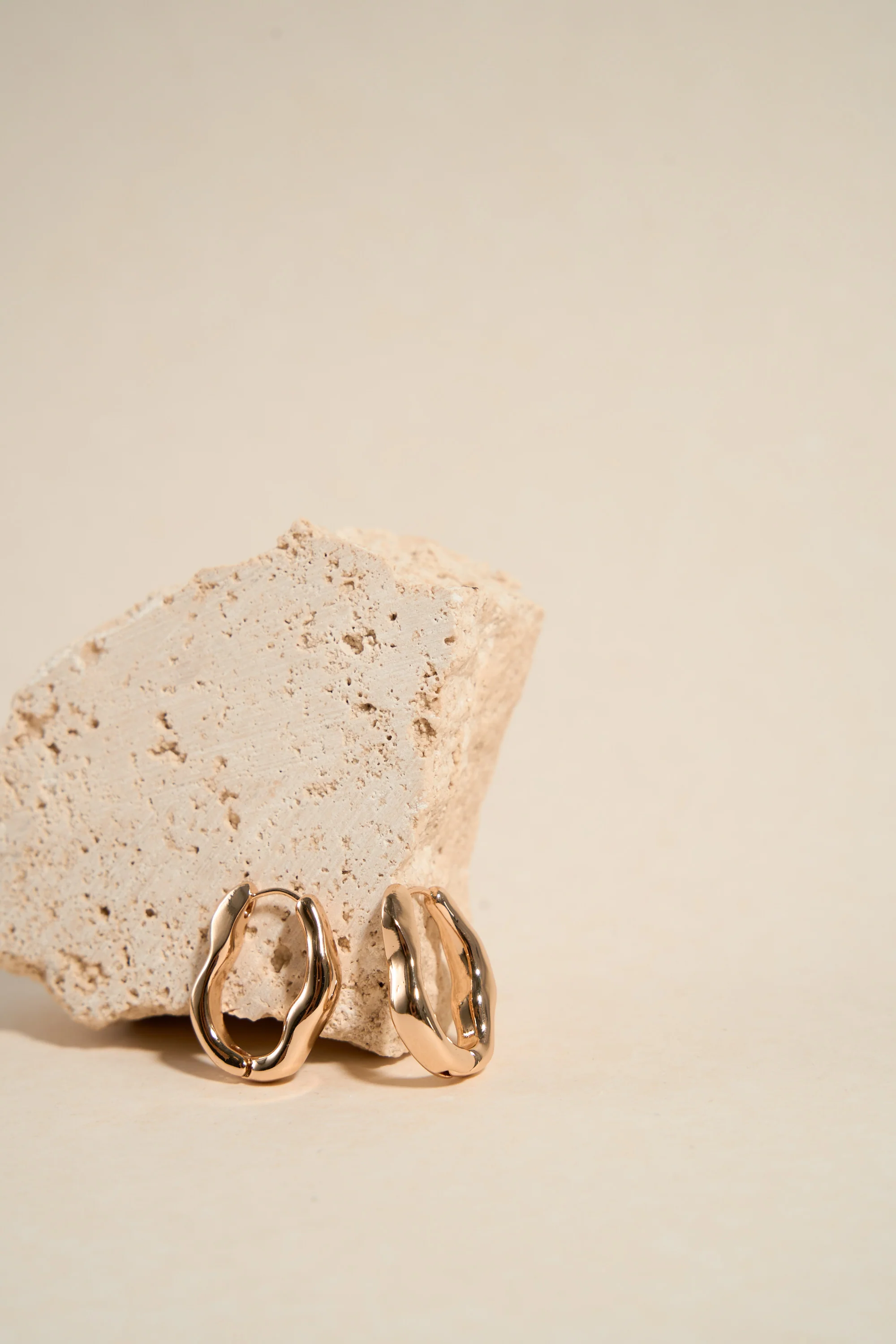 Oval Wavy EOL Chunky Gold Hoop Earrings - Image 2