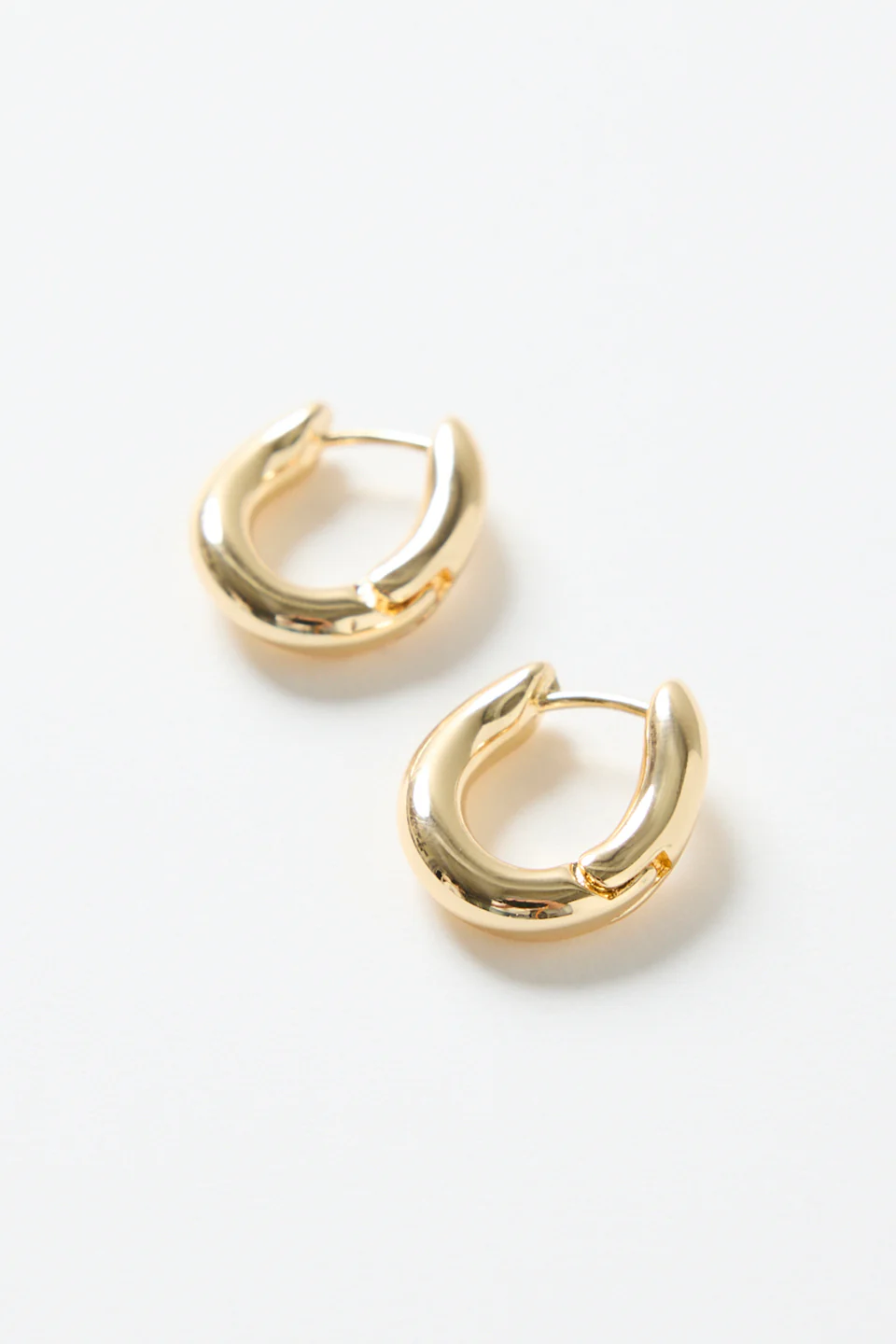 Oval Wavy Gold Hoop Earring - Image 2