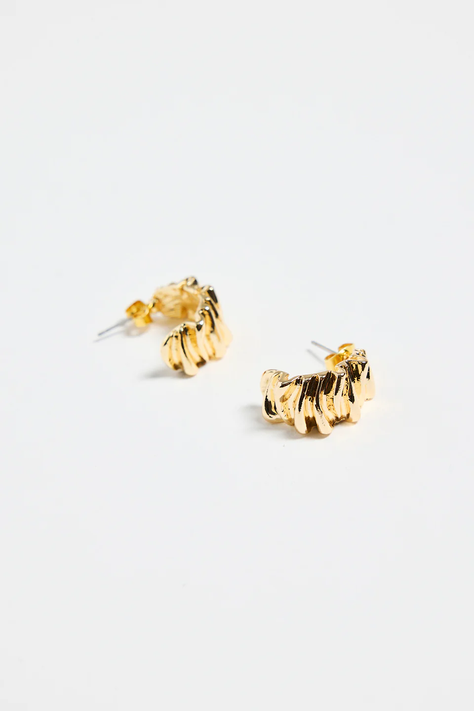 Pleated Wide Gold Huggie Earring - Image 2
