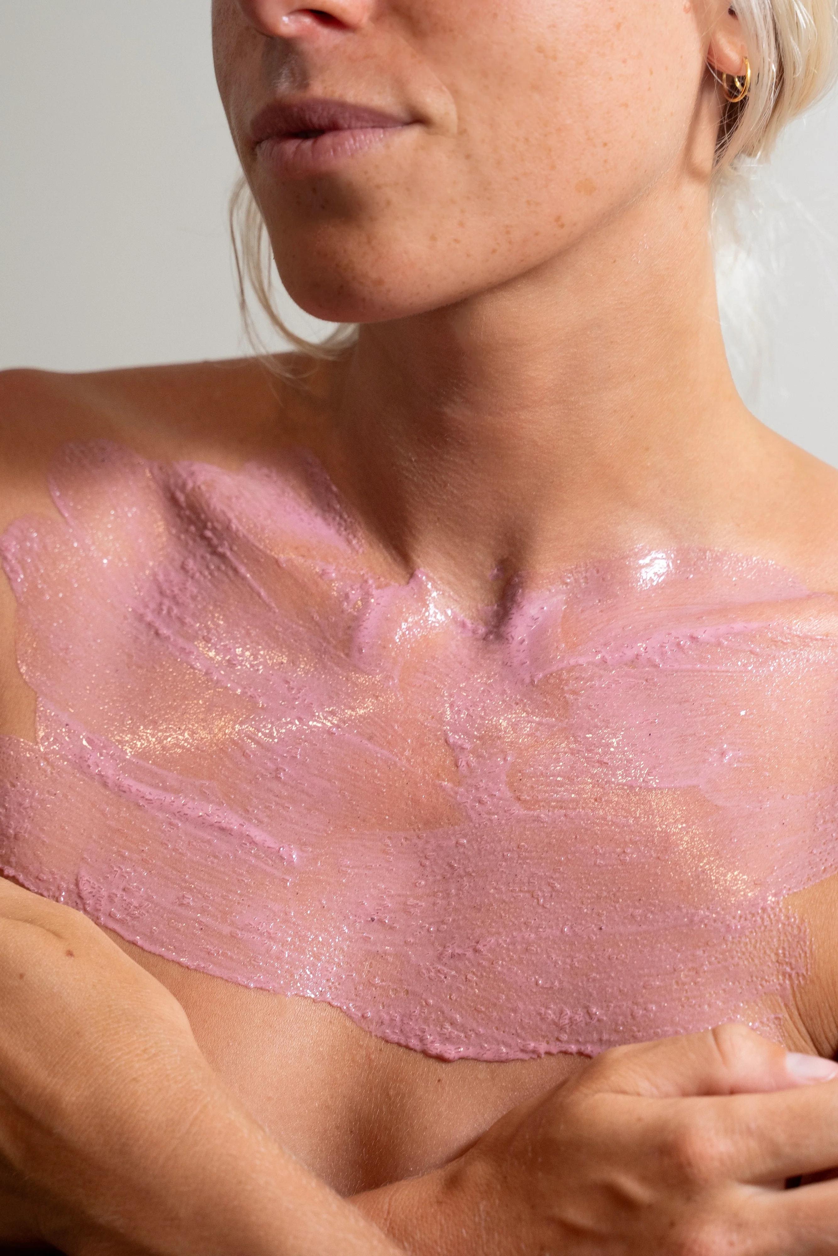 Sweet Muse Exfoliating Pink Body Mask - Image 3