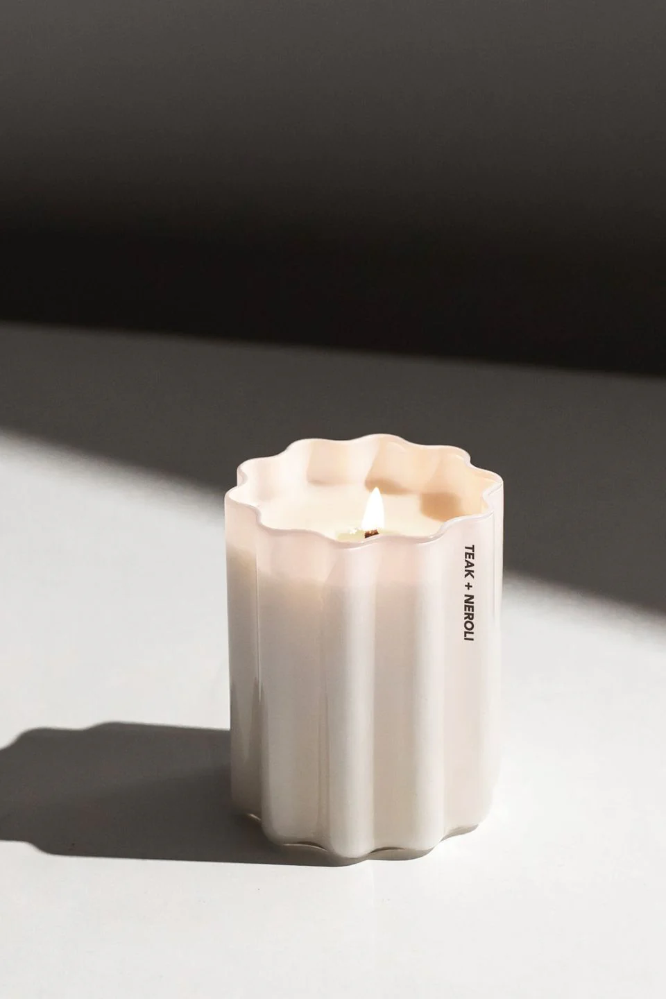 Teak + Neroli White 300g 70hr Wave Candle - Image 2