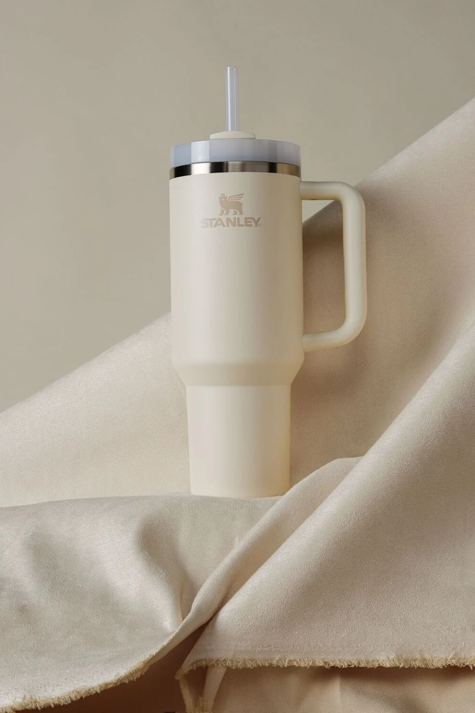 The Quencher Cream H2.0 FlowState 40oz Tumbler - Image 2