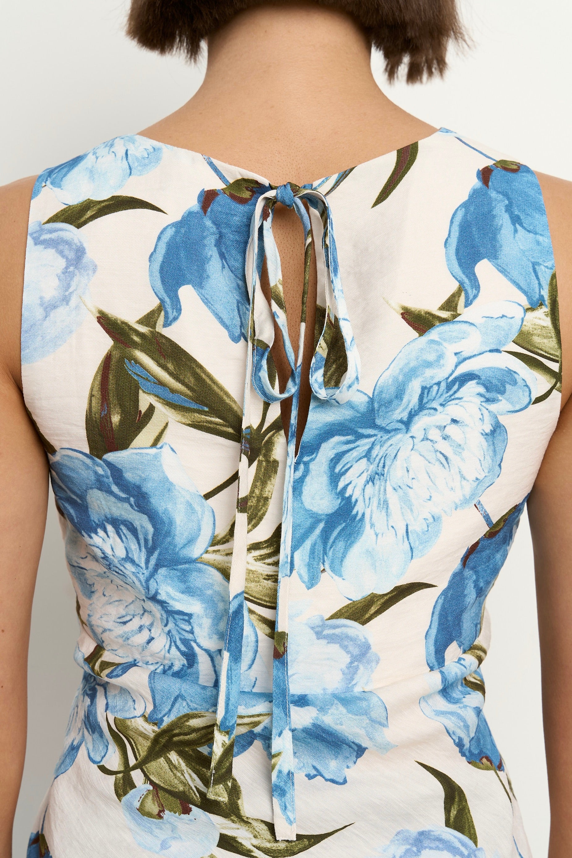 Vienna Blue Vintage Floral V Neck Sleeveless Top - Image 3