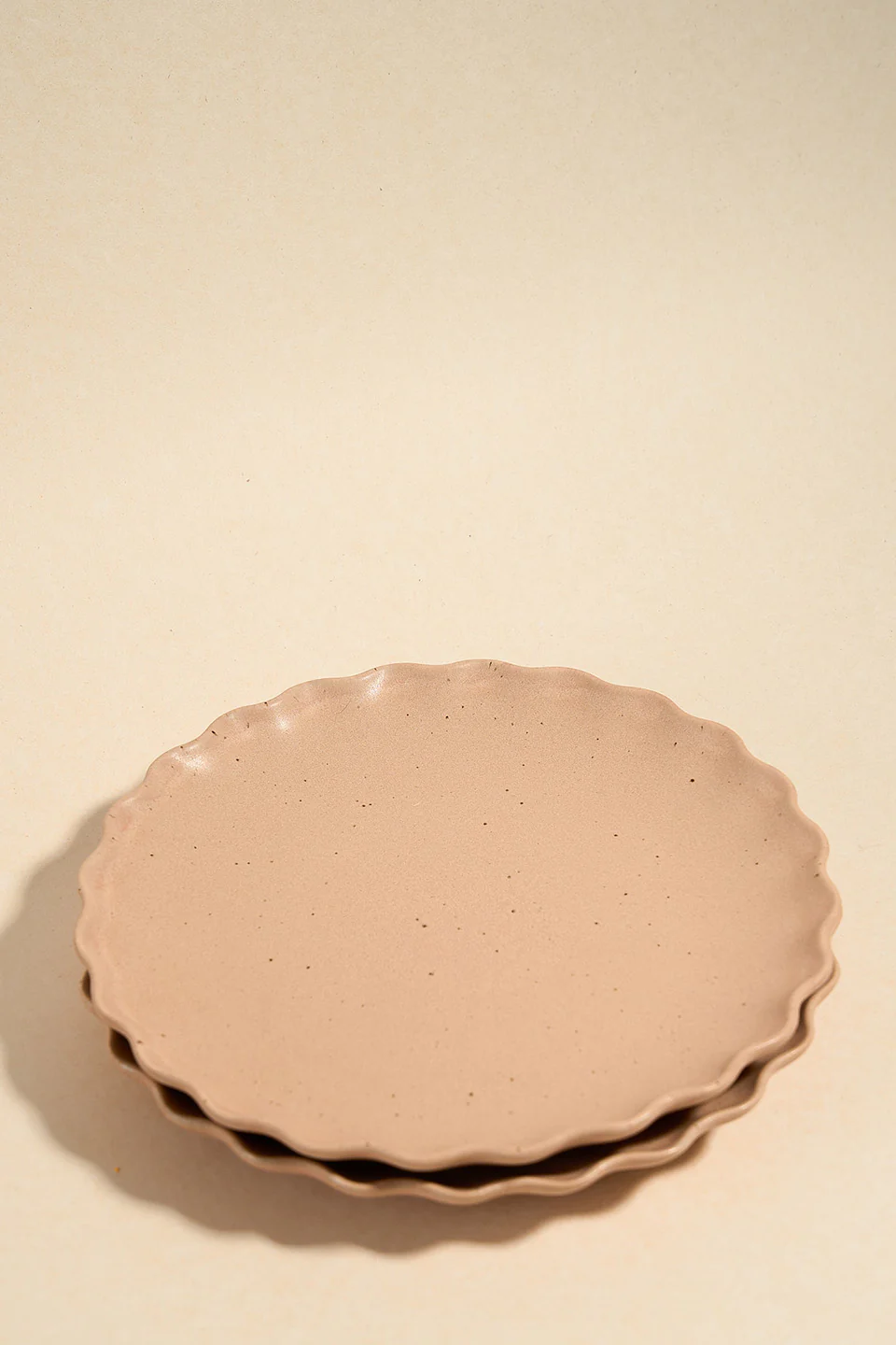Wavey Edge Pink Speckle Set 2 Plates - Image 3