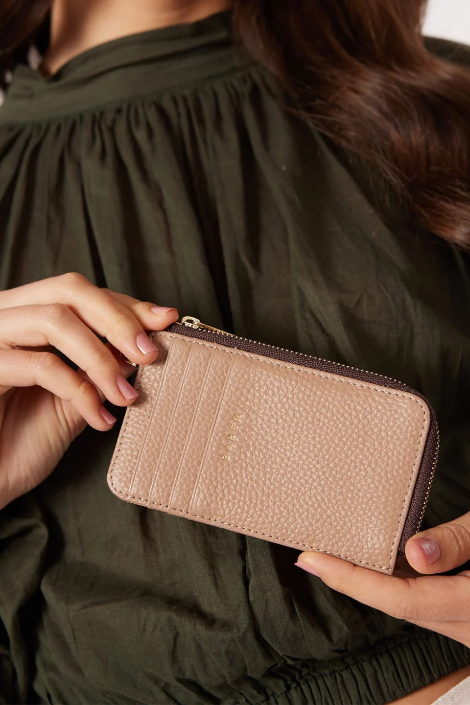 Winona Taupe Leather Card Holder - Image 4