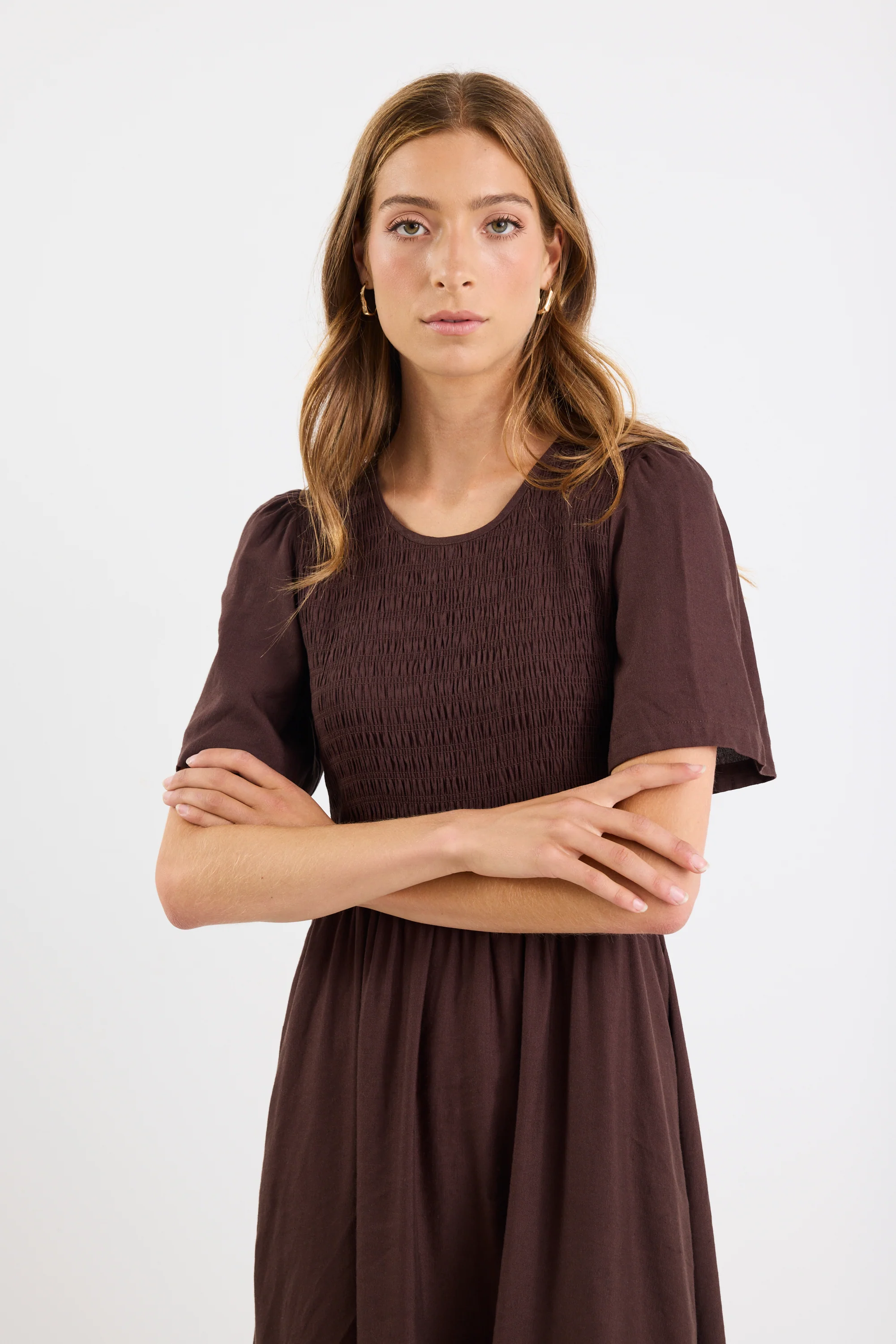 Wren Chocolate Linen Blend SS Shirred Bodice Midi Dress - Image 6